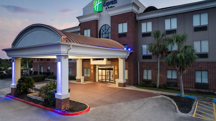 Holiday Inn Express Hotel & Suites Exterior