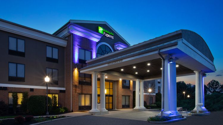 Holiday Inn Express & Suites Kent State Exterior