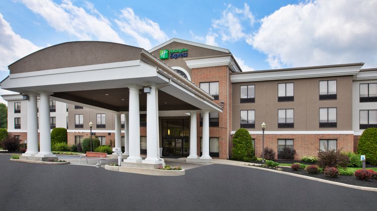Holiday Inn Express & Suites Kent State Exterior
