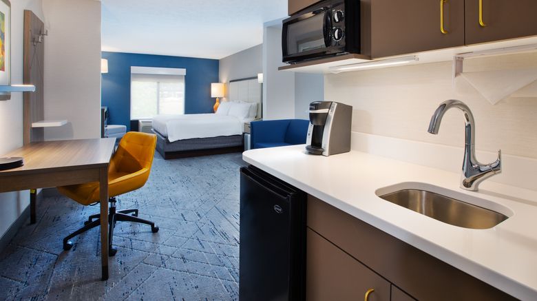 <b>Holiday Inn Express & Suites Kent State Room</b>. Images powered by <a href="https://www.leonardoworldwide.com/" title="Leonardo Worldwide" target="_blank">Leonardo</a>.