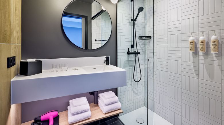 <b>Moxy Luxembourg Airport Room</b>. Images powered by <a href="https://www.leonardoworldwide.com/" title="Leonardo Worldwide" target="_blank">Leonardo</a>.