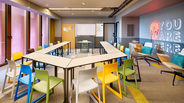 <b>Moxy Luxembourg Airport Meeting</b>. Images powered by <a href="https://www.leonardoworldwide.com/" title="Leonardo Worldwide" target="_blank">Leonardo</a>.