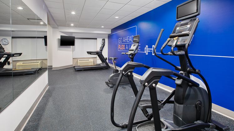 Holiday Inn Express & Suites Park Place Health Club
