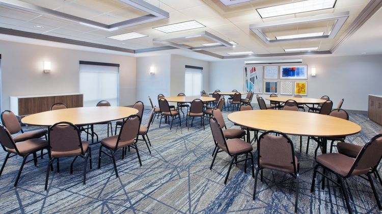 Holiday Inn Express & Suites Park Place Meeting