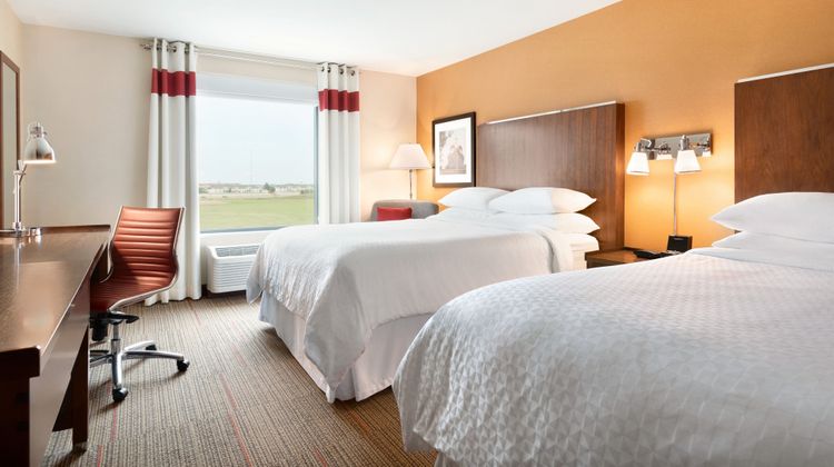 Four Points by Sheraton Fargo Medical Center Room