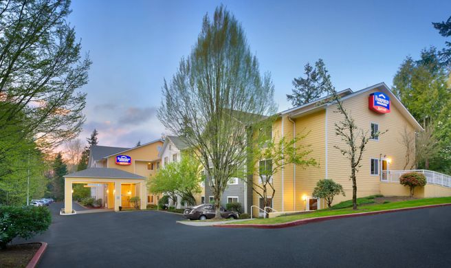 Fairfield Inn & Suites Bellevue/Redmond Exterior