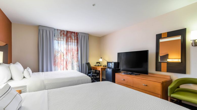 <b>Fairfield Inn & Suites Columbia Room</b>. Images powered by <a href="https://www.leonardoworldwide.com/" title="Leonardo Worldwide" target="_blank">Leonardo</a>.
