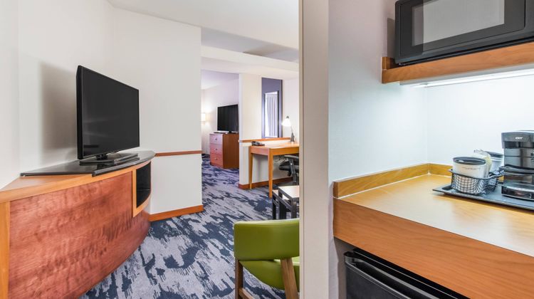 Fairfield Inn & Suites Columbia Suite
