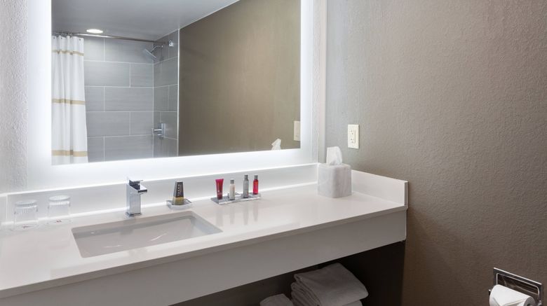 <b>Marriott Phoenix Airport Room</b>. Images powered by <a href="https://www.leonardoworldwide.com/" title="Leonardo Worldwide" target="_blank">Leonardo</a>.