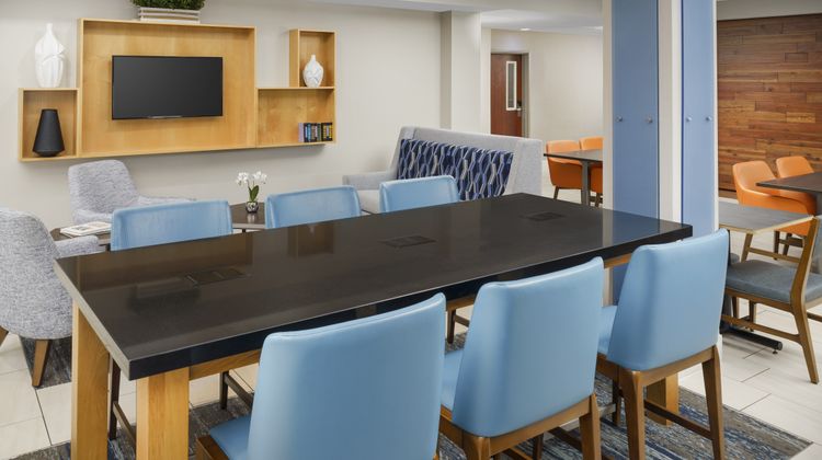 Holiday Inn Express Rochester NE Restaurant