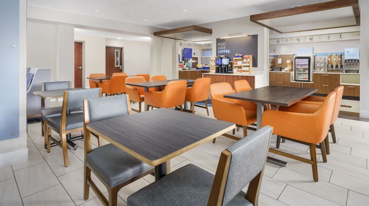 Holiday Inn Express Rochester NE Restaurant