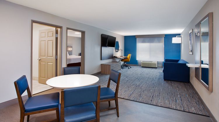 Holiday Inn Express & Suites Park Place Suite