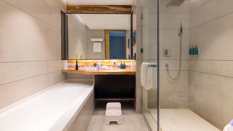<b>Crowne Plaza Beijing Lido Hotel Room</b>. Images powered by <a href="https://www.leonardoworldwide.com/" title="Leonardo Worldwide" target="_blank">Leonardo</a>.