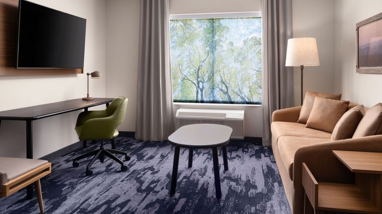 Fairfield Inn & Suites Waycross Suite