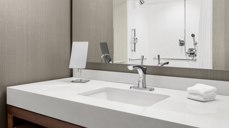 <b>Courtyard Omaha East/Council Bluffs Room</b>. Images powered by <a href="https://www.leonardoworldwide.com/" title="Leonardo Worldwide" target="_blank">Leonardo</a>.