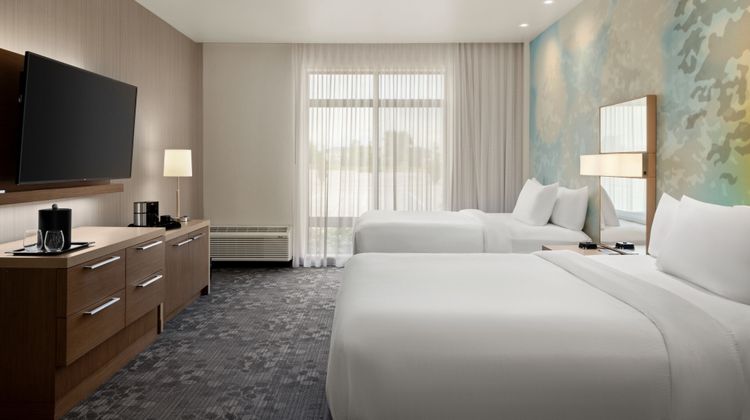Courtyard Omaha East/Council Bluffs Suite