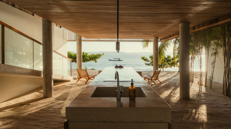 <b>Innit Lombok Suite</b>. Images powered by <a href="https://www.leonardoworldwide.com/" title="Leonardo Worldwide" target="_blank">Leonardo</a>.
