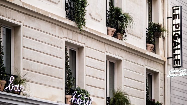 Le Pigalle Exterior