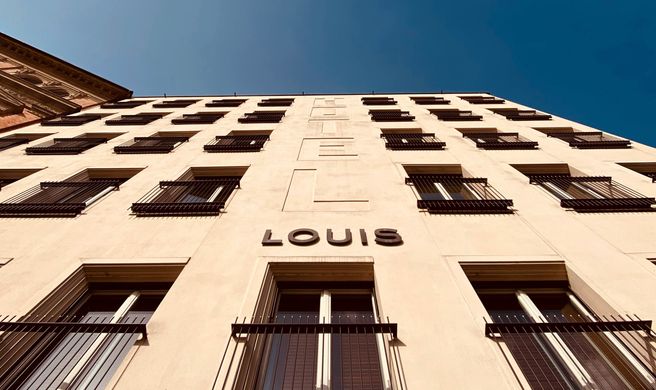 Louis Hotel Exterior