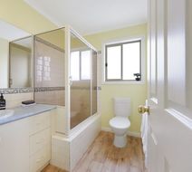 Hamilton Townhouse Motel Room