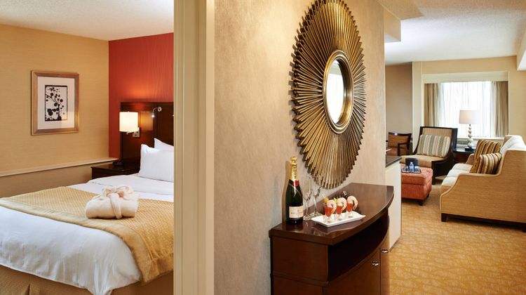 Detroit Marriott Livonia Suite