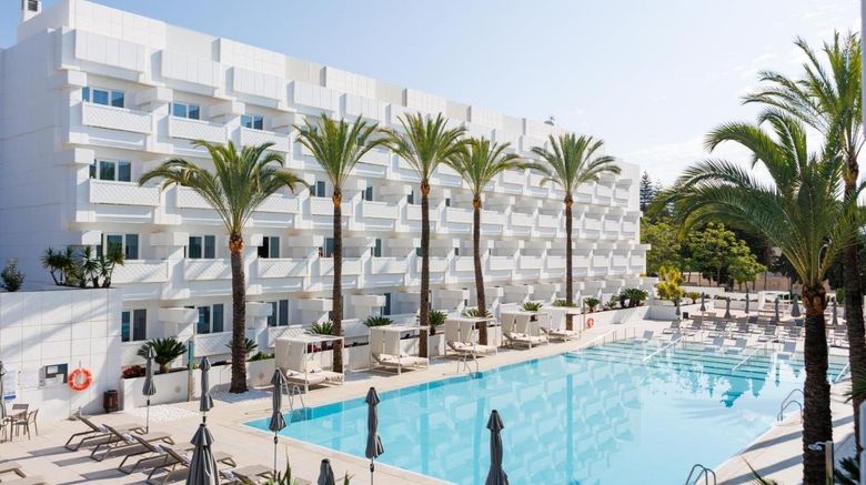 <b>Alanda Marbella Hotel Pool</b>. Images powered by <a href="https://www.leonardoworldwide.com/" title="Leonardo Worldwide" target="_blank">Leonardo</a>.