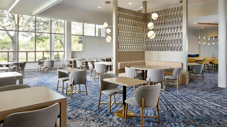 Delta Hotels by Marriott Toledo Restaurant