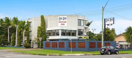 East Port Motor Inn Exterior