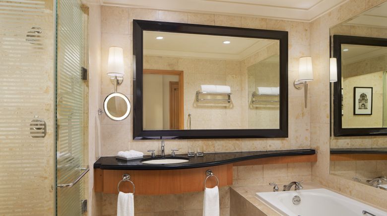 <b>Sheraton Manila Bay Room</b>. Images powered by <a href="https://www.leonardoworldwide.com/" title="Leonardo Worldwide" target="_blank">Leonardo</a>.