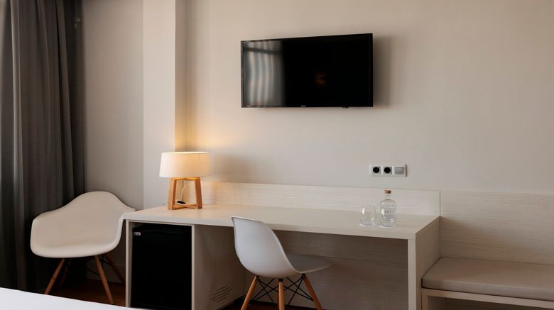 <b>Pax Hotel Suite</b>. Images powered by <a href="https://www.leonardoworldwide.com/" title="Leonardo Worldwide" target="_blank">Leonardo</a>.