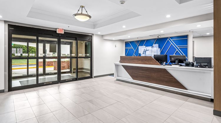 Holiday Inn Express & Suites Exterior