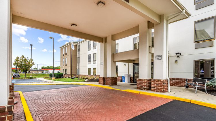 Holiday Inn Express & Suites Exterior