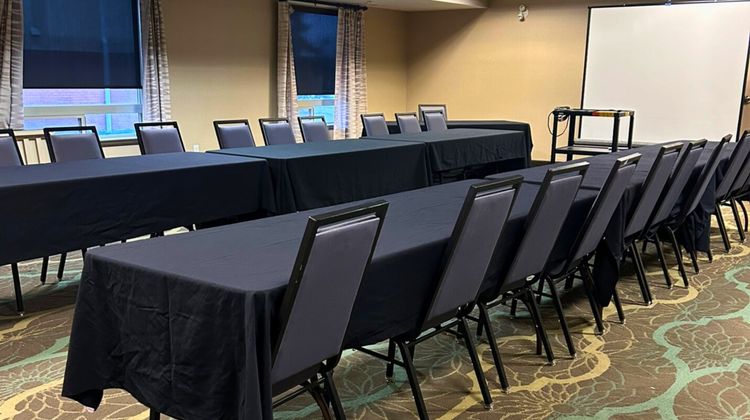 Holiday Inn Express Fort Saint John Meeting