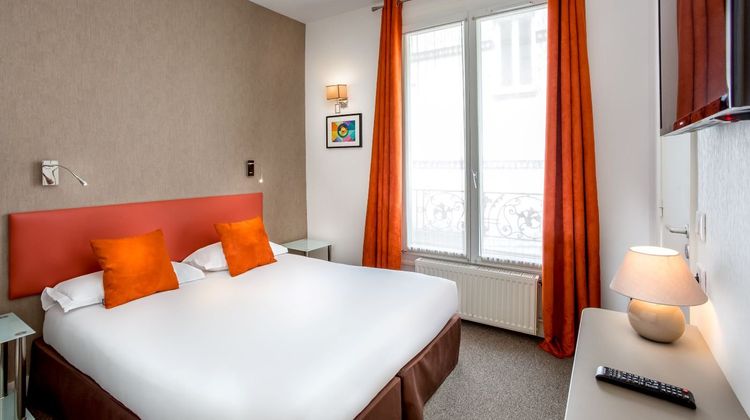 Porte de Versailles Hotel Room