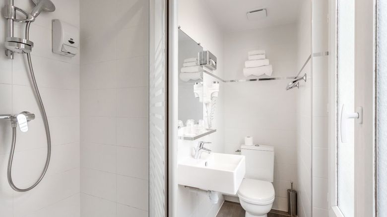 <b>Porte de Versailles Hotel Room</b>. Images powered by <a href="https://www.leonardoworldwide.com/" title="Leonardo Worldwide" target="_blank">Leonardo</a>.