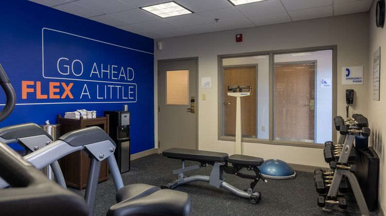 Holiday Inn Express & Suites Health Club