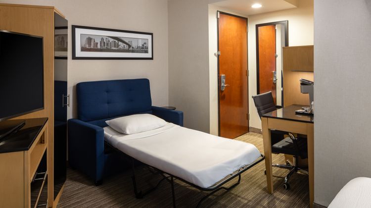 Holiday Inn Express NYC Wall Street Room