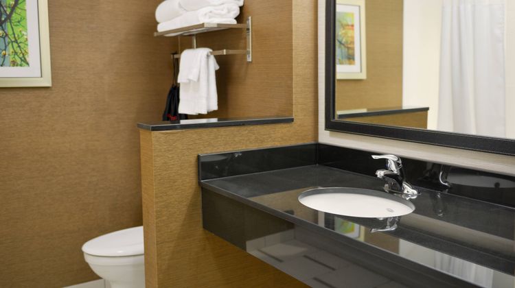 Fairfield Inn & Suites Canton South Room