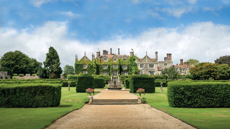 Champneys Eastwell Manor Exterior. Images powered by <a href="https://www.leonardoworldwide.com" target="_blank" rel="noopener">Leonardo</a>.
