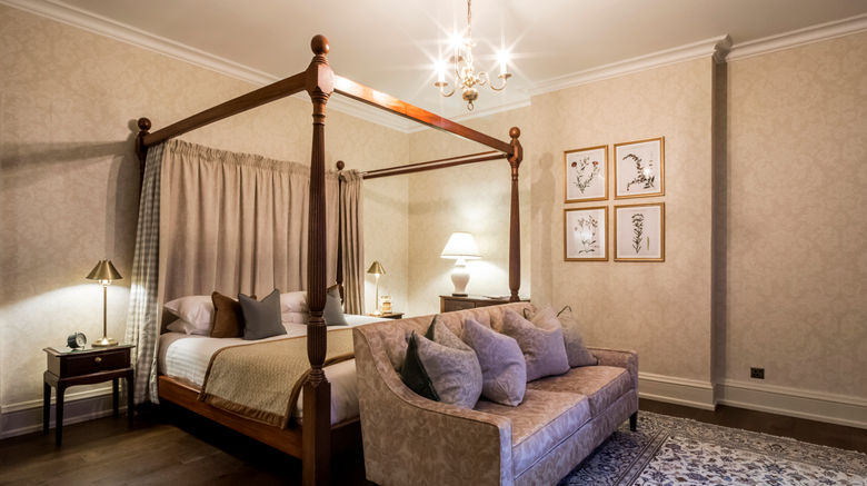 <b>Champneys Eastwell Manor Room</b>. Images powered by <a href="https://www.leonardoworldwide.com/" title="Leonardo Worldwide" target="_blank">Leonardo</a>.