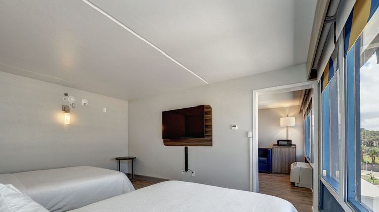 Holiday Inn Express Beachfront Room