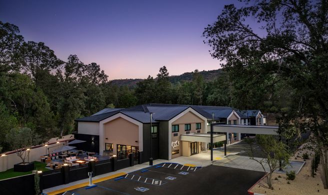 The Inelle, Oakhurst Yosemite Exterior