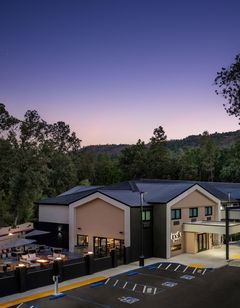 The Inelle, Oakhurst Yosemite