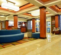 Fairfield Inn & Suites Hartford Airport Lobby