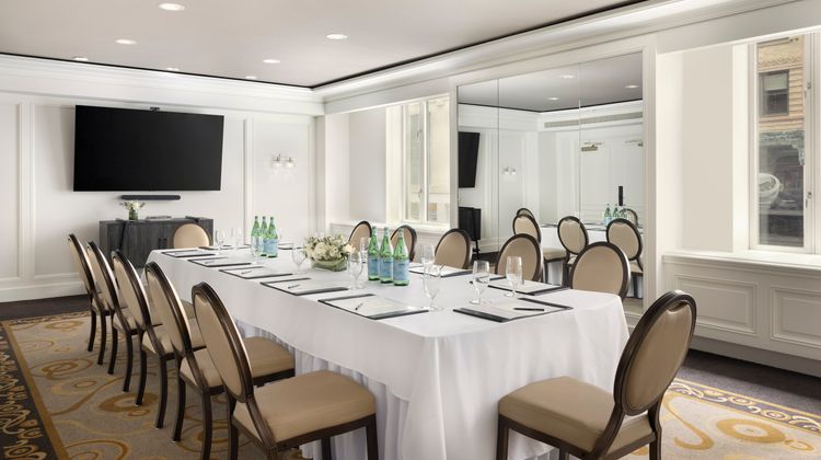 Omni Berkshire Place Room