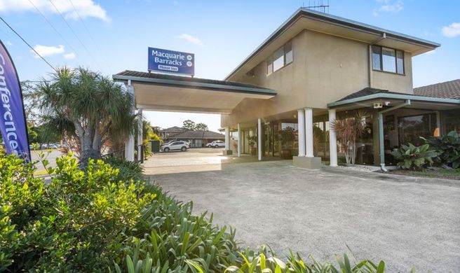 Macquarie Barracks Inn Exterior