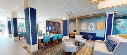 Holiday Inn Express & Suites Chicago Exterior