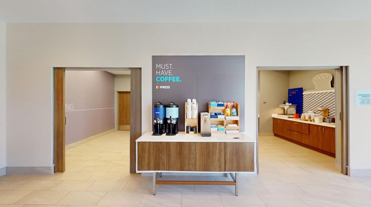 Holiday Inn Express & Suites Chicago Room