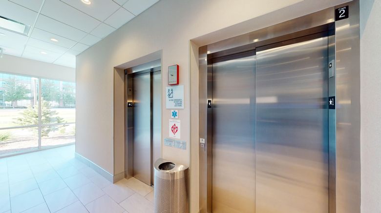 <b>Holiday Inn Express & Suites Chicago Lobby</b>. Images powered by <a href="https://www.leonardoworldwide.com/" title="Leonardo Worldwide" target="_blank">Leonardo</a>.