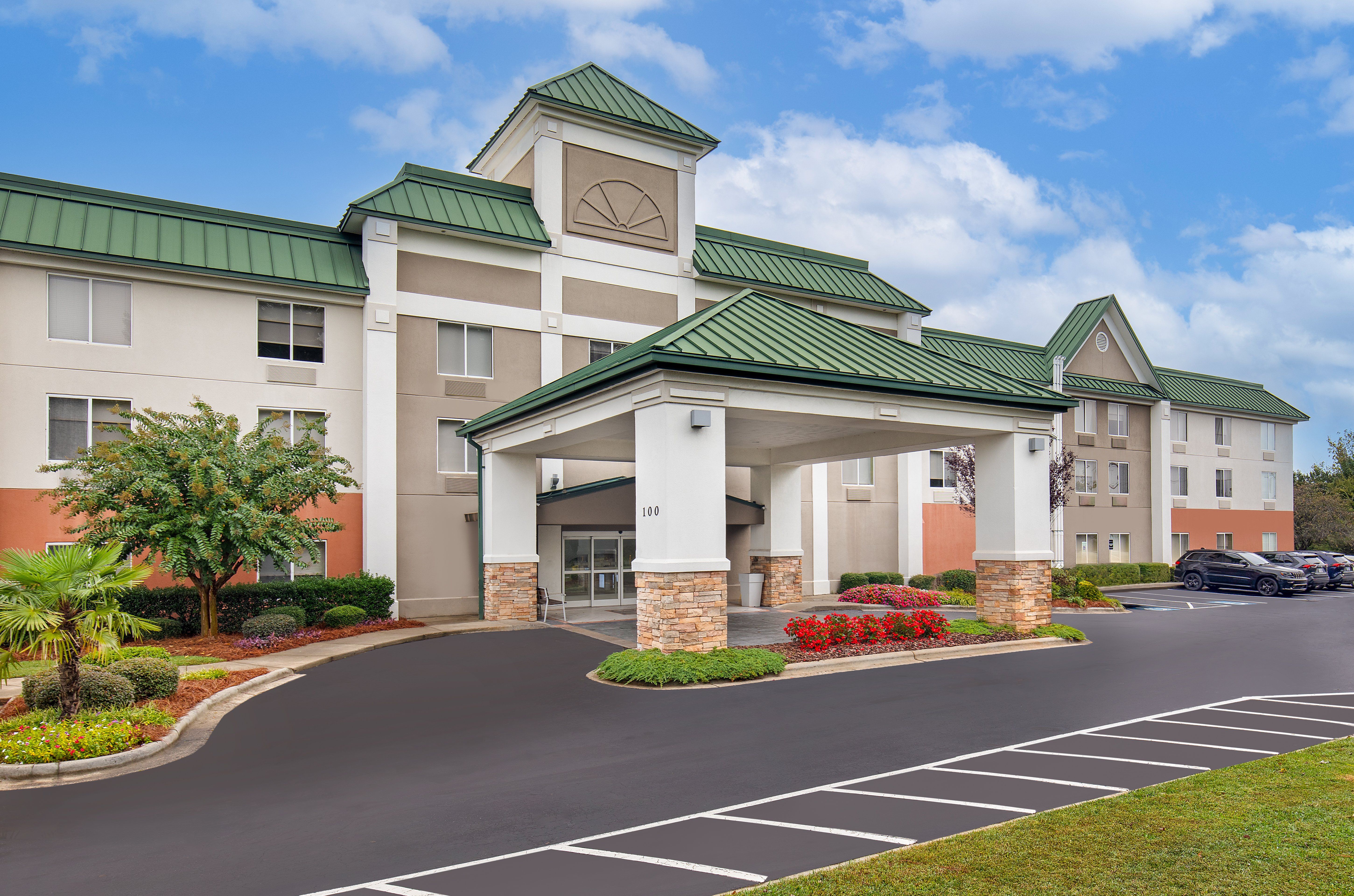 Page 9353- Hotels Search: Travel Weekly
